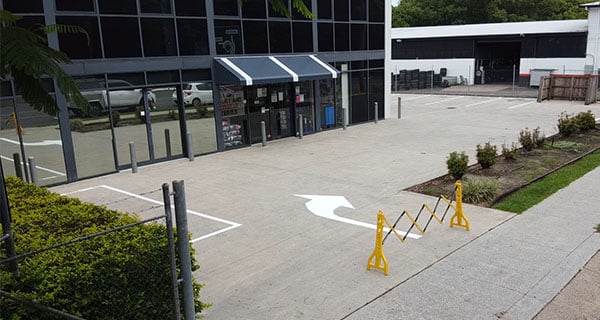 commercial pressure washing - storefront and parking lot
