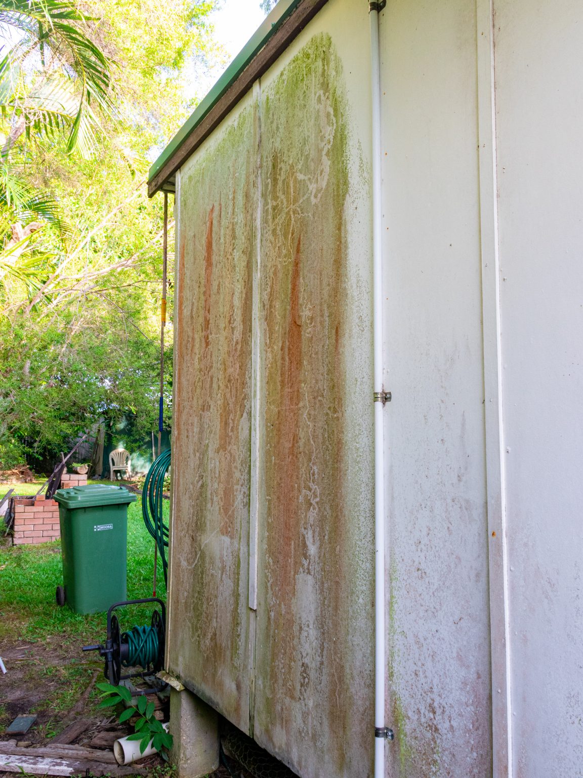 Pressure Washing Brisbane - dirty wall