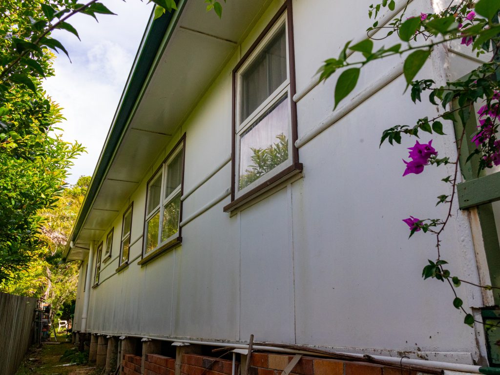 House Washing Sunshine Coast- Clean Wall before